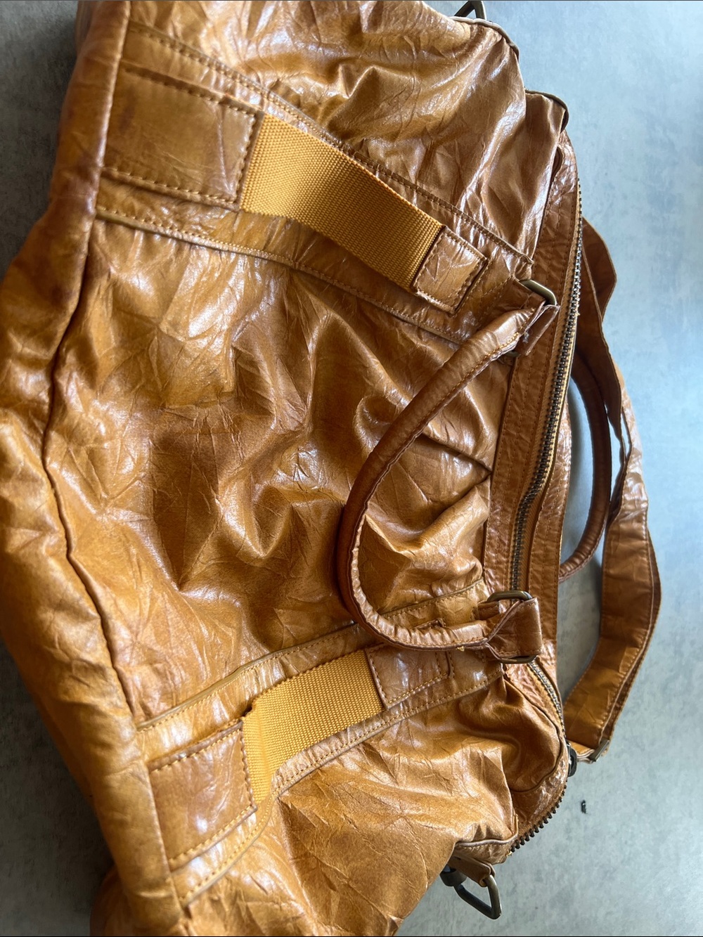 WoMen's Classic Messenger Bag in yellow Tan - Picture 3 of 11
